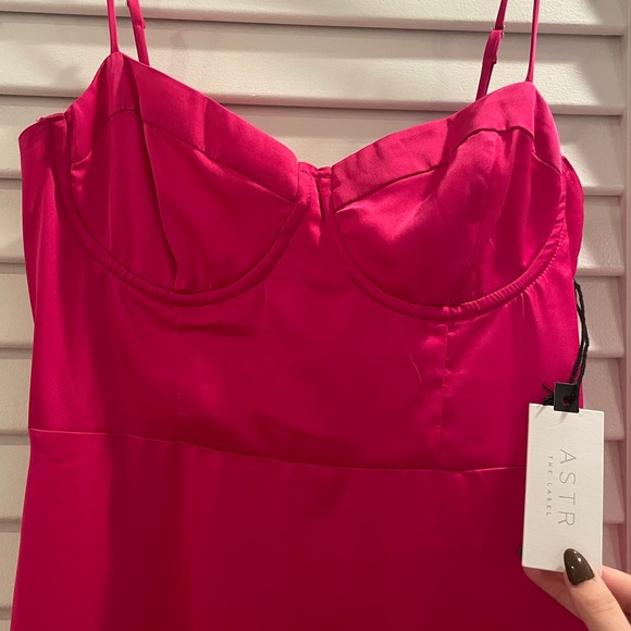 NWT Astr The Label Fuchsia Dress - Picture 3 of 6